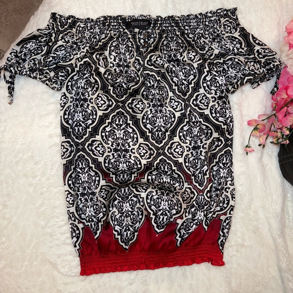 2 x 20$ White House Black Market Black and Red Patterned Top Size XS